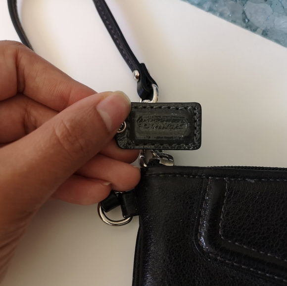 COACH | black leather classic wristlet - Picture 4 of 5